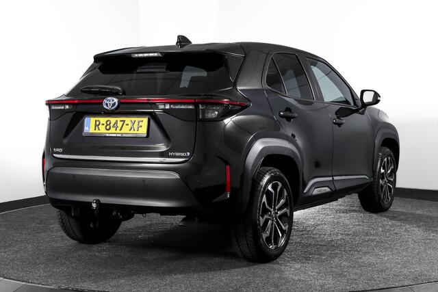 Toyota YARIS Cross 1.5 Hybrid First Edition | Adapt. Cruise | Stoelverw. | PDC | Camera | App. Connect | ECC | Trekhaak | LM 17" |