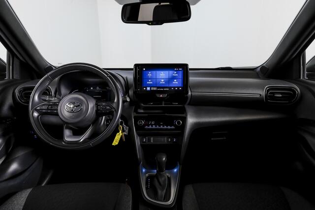 Toyota YARIS Cross 1.5 Hybrid First Edition | Adapt. Cruise | Stoelverw. | PDC | Camera | App. Connect | ECC | Trekhaak | LM 17" |