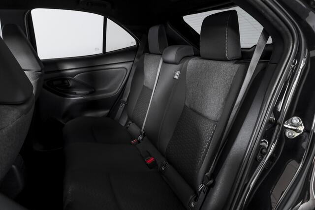 Toyota YARIS Cross 1.5 Hybrid First Edition | Adapt. Cruise | Stoelverw. | PDC | Camera | App. Connect | ECC | Trekhaak | LM 17" |