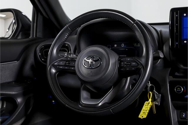 Toyota YARIS Cross 1.5 Hybrid First Edition | Adapt. Cruise | Stoelverw. | PDC | Camera | App. Connect | ECC | Trekhaak | LM 17" |