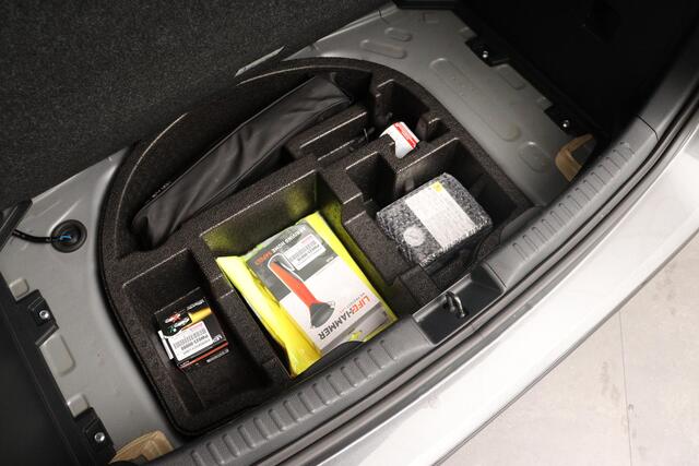 Toyota YARIS 1.5 Hybrid 115 First Edition Limited Parkeersensoren, Stoelverwarming, Apple Carplay / Android Auto.