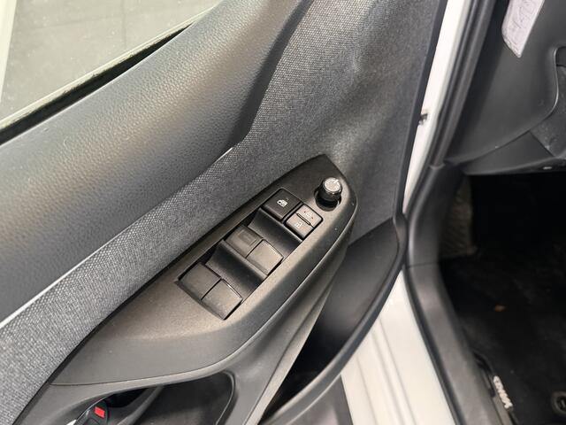 Toyota YARIS 1.5 Hybrid Dynamic Multimedia Pack | Apple Car play