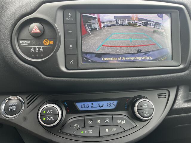 Toyota YARIS 1.5 VVT-i Dynamic | Automaat | Trekhaak | Carplay | Licht metalen velgen |