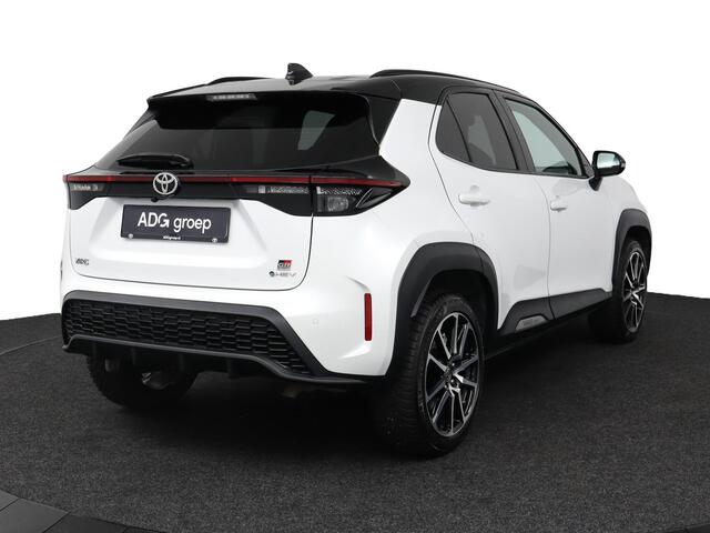 Toyota YARIS Cross 1.5 Hybrid 130 GR SPORT | stuur en voorruit verwarming | Apple Carplay/Android Auto | elektrische achterklep |