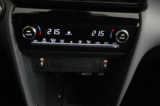 Toyota YARIS Cross 1.5 Hybrid 130 GR SPORT | stuur en voorruit verwarming | Apple Carplay/Android Auto | elektrische achterklep |