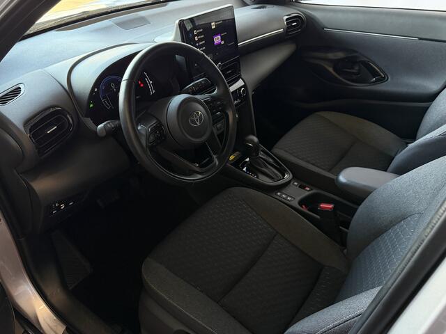 Toyota YARIS Cross 1.5 HYBRID DYNAMIC STOEL/STUUR VERW. 17''LMV KEYLESS CAMERA LED ZWARTE HEMEL ? Top Auto's Wijchen , Al 30 Jaar verkoop van Toyota , Type's Launch / Executive / Dynamic / First Edition / Business / Zowel Phev / Hev / Benzine / met fabrieksgarantie ?