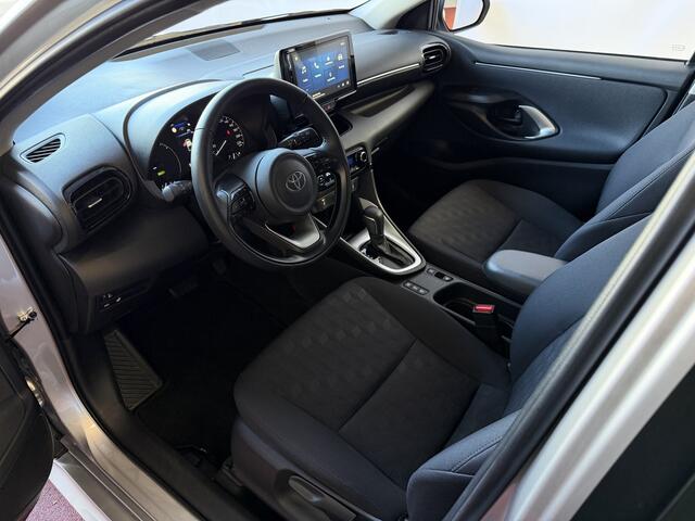 Toyota YARIS 1.5 HYBRID STOEL/STUUR VERW CARPLAY CAMERA LMV ADAP.CRUISE ? Top Auto's Wijchen , Al 30 Jaar verkoop van Toyota , Type's Launch / Executive / Dynamic / First Edition / Business / Zowel Phev / Hev / Benzine / met fabrieksgarantie ?