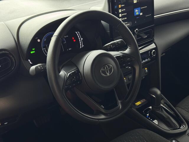 Toyota YARIS Cross 1.5 HYBRID DYNAMIC STOEL/STUUR VERW. 17''LMV KEYLESS CAMERA LED ZWARTE HEMEL ? Top Auto's Wijchen , Al 30 Jaar verkoop van Toyota , Type's Launch / Executive / Dynamic / First Edition / Business / Zowel Phev / Hev / Benzine / met fabrieksgarantie ?