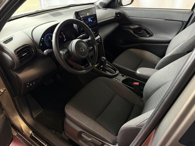 Toyota YARIS Cross 1.5 HYBRID DYNAMIC KEYLESS CAMERA LED ZWARTE HEMEL STOEL/STUUR VERW. 17''LMV ? Top Auto's Wijchen , Al 30 Jaar verkoop van Toyota , Type's Launch / Executive / Dynamic / First Edition / Business / Zowel Phev / Hev / Benzine / met fabrieksgarantie ?