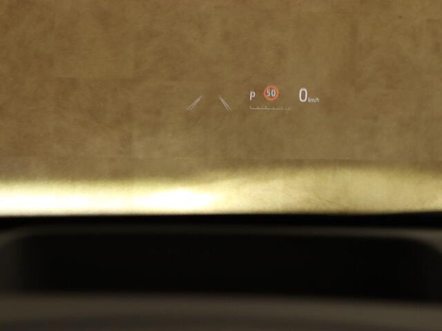 Toyota YARIS 1.5 Hybrid Executive - ORIGINEEL NEDERLANDSE AUTO - PANORAMADAK - HEAD-UP DISPLAY - PARKEERSENSOREN VOOR EN ACHTER - ACHTERUITRIJ CAMERA - STUUR EN STOEL VERWARMING - DRAADLOZE TELEFOONLADER - ADAPTIVE CRUISE CONTROL