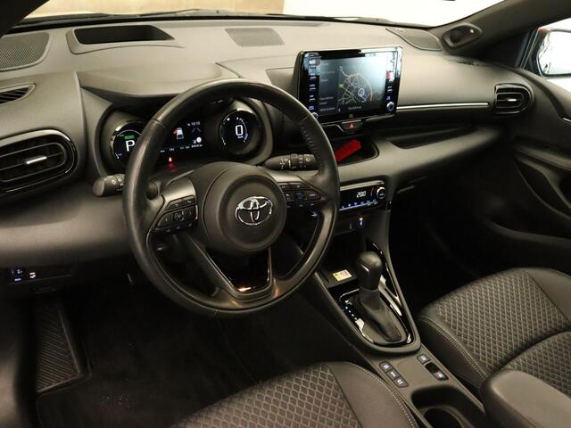 Toyota YARIS 1.5 Hybrid Executive - ORIGINEEL NEDERLANDSE AUTO - PANORAMADAK - HEAD-UP DISPLAY - PARKEERSENSOREN VOOR EN ACHTER - ACHTERUITRIJ CAMERA - STUUR EN STOEL VERWARMING - DRAADLOZE TELEFOONLADER - ADAPTIVE CRUISE CONTROL