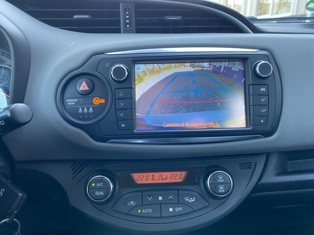 Toyota YARIS 1.3 VVT-I 4-CILINDER 5-DEURS / NAVI / CAMERA / AIRCO-ECC / LED / CRUISE CTR. / 15'' LM-VELGEN