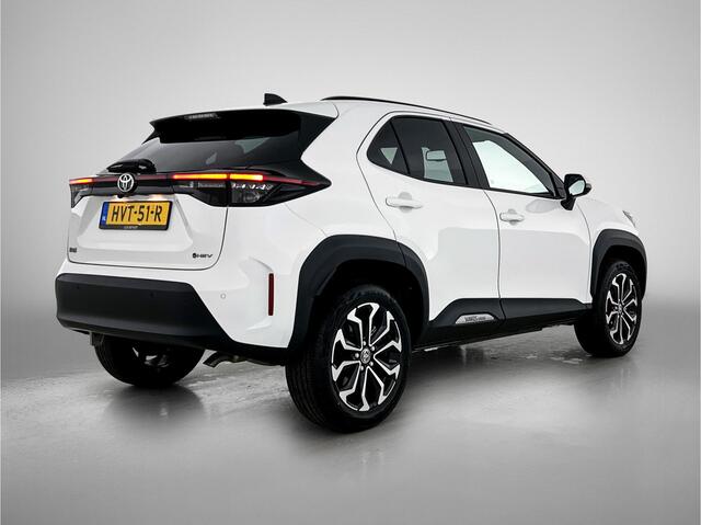 Toyota YARIS Cross 1.5 Hybrid 115 Dynamic | Comfort Pack | Stoel- en stuurverwarming | Draadloos oplader | Dodehoekdetectie