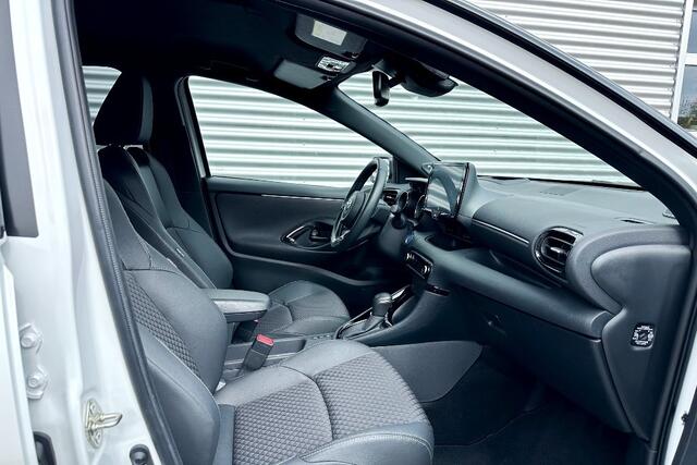 Toyota YARIS 1.5 Hybrid Executive Bi-Tone JBL / HUD