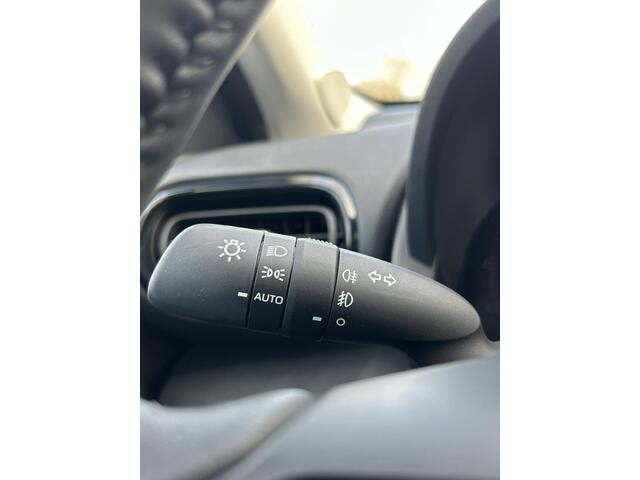 Toyota YARIS 1.5 Hybrid 115 First Edition