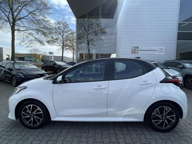 Toyota YARIS 1.5 Hybrid Dynamic Black top