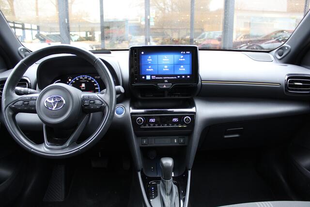 Toyota YARIS Cross 1.5 Hybrid Adventure Bi-Tone 2e Paasdag open van 10:00 - 15:00 | Rijklaar | Pano | Trekhaak | El. achterklep | PDC | Blind Spot | Head up |