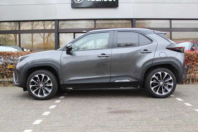 Toyota YARIS Cross 1.5 Hybrid Adventure Bi-Tone 2e Paasdag open van 10:00 - 15:00 | Rijklaar | Pano | Trekhaak | El. achterklep | PDC | Blind Spot | Head up |
