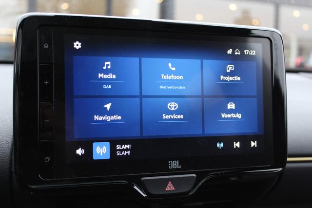 Toyota YARIS Cross 1.5 Hybrid Adventure Bi-Tone 2e Paasdag open van 10:00 - 15:00 | Rijklaar | Pano | Trekhaak | El. achterklep | PDC | Blind Spot | Head up |