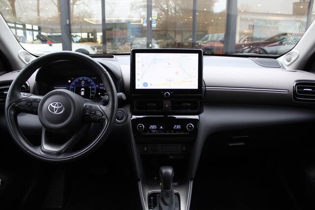 Toyota YARIS Cross 1.5 Hybrid 130 Executive 2e Paasdag open van 10:00 - 15:00 | Rijklaar | Camera's | JBL | PDC | Blind Spot | Apple/Android | Camera | El. achterklep | Stoel/Stuur-verwarming | All season