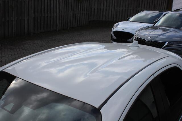 Toyota YARIS 1.5 Hybrid Executive Bi Tone, Leer, Camera, Carplay, Adaptieve Cruise, 17inch