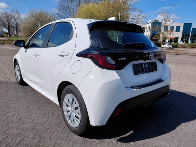 Toyota YARIS 1.5 HYBRID CAMERA NAVI