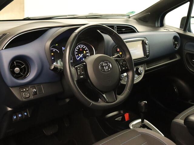 Toyota YARIS 1.5 Hybrid Bi-Tone Plus - ORIGINEEL NEDERLANDSE AUTO - PANORAMADAK - NAVIGATIE - CLIMATE CONTROL - CAMERA - 16 INCH LICHT METALEN VELGEN - BLUETOOTH - KEYLESS ENTRY/ START - BOTSWAARSCHUWING - MISTLAMPEN VOOR