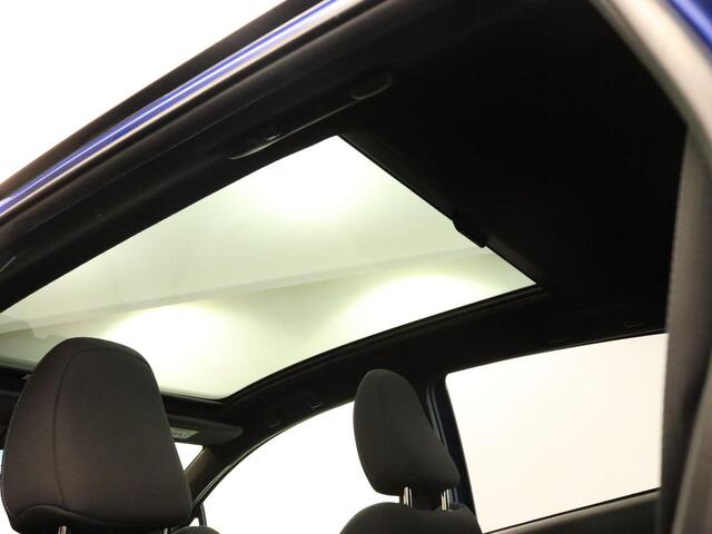 Toyota YARIS 1.5 Hybrid Bi-Tone Plus - ORIGINEEL NEDERLANDSE AUTO - PANORAMADAK - NAVIGATIE - CLIMATE CONTROL - CAMERA - 16 INCH LICHT METALEN VELGEN - BLUETOOTH - KEYLESS ENTRY/ START - BOTSWAARSCHUWING - MISTLAMPEN VOOR