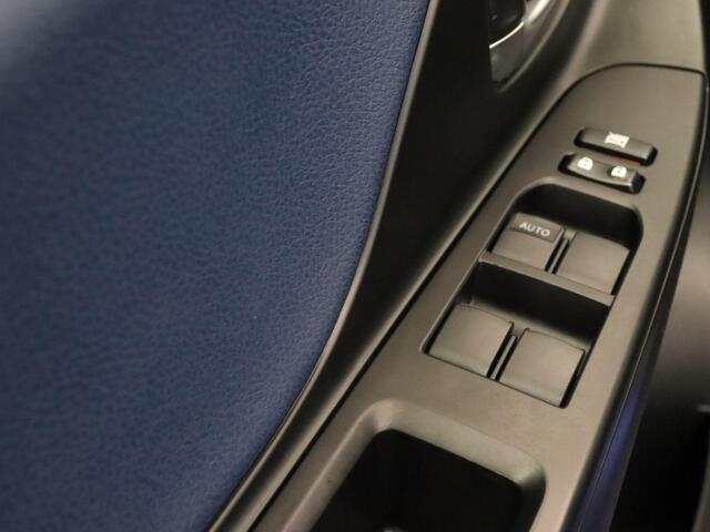 Toyota YARIS 1.5 Hybrid Bi-Tone Plus - ORIGINEEL NEDERLANDSE AUTO - PANORAMADAK - NAVIGATIE - CLIMATE CONTROL - CAMERA - 16 INCH LICHT METALEN VELGEN - BLUETOOTH - KEYLESS ENTRY/ START - BOTSWAARSCHUWING - MISTLAMPEN VOOR