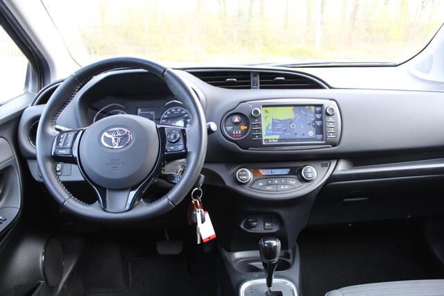 Toyota YARIS 1.5 Hybrid Design | Rijklaar | Navi | "Trekhaak" | Clima | Cruise | Dealer onderh. | All season