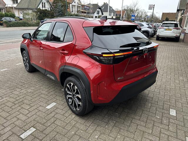 Toyota YARIS Cross 1.5 Hybrid 130 Dynamic + Comfort Pack dodehoekdetectie / stoelverwarming / stuurwielverwarming / parkeersensoren voor + achter / Navigatie / Apple Carplay / Android Auto / parkeercamera / 10 jaar Toyota garantie / rijklaarprijs incl. Toyota Pechhulp