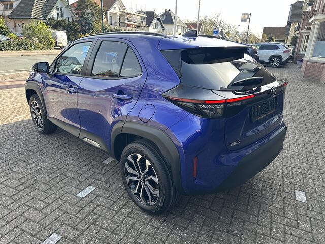 Toyota YARIS Cross 1.5 Hybrid 130 Dynamic + Comfort Pack dodehoekdetectie / stoelverwarming / stuurwielverwarming / parkeersensoren voor + achter / Navigatie / Apple Carplay / Android Auto / parkeercamera / 10 jaar Toyota garantie / rijklaarprijs incl. Toyota Pechhulp