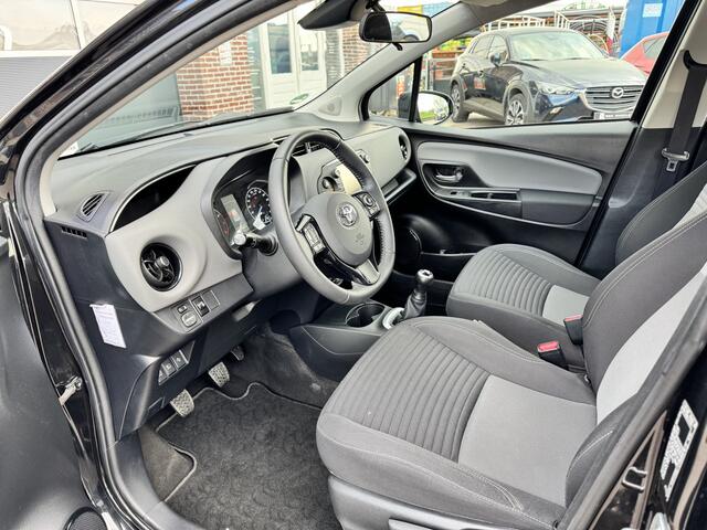 Toyota YARIS 1.0 VVT-i Energy | NAP | Trekhaak | Camera | Cruise | Allseason | Rijklaar + nieuwe apk