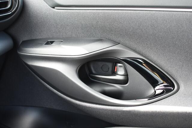 Toyota YARIS Cross 1.5 Hybrid 115 First Edition Automaat 116Pk | Comfort Pack | Apple Carplay / Android Auto | Dodehoekdetectie | BTW-auto |