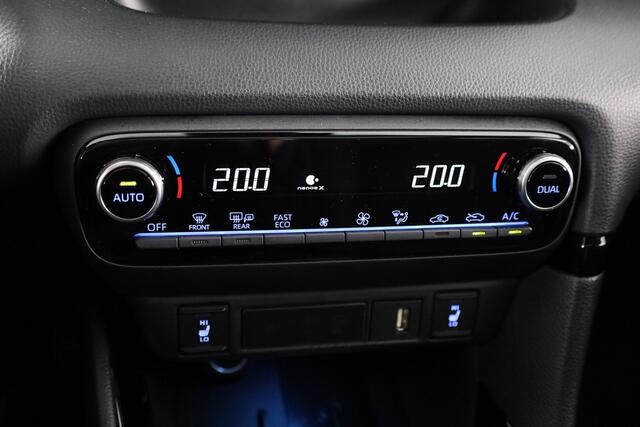 Toyota YARIS 1.5 Hybrid Executive | Trekhaak | PDC | JBL Audio | Panoramadak |