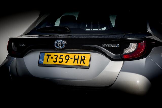 Toyota YARIS 1.5 Hybrid Active Automaat | 66.000 KM, Camera | Keyless |Clima | PDC | | Trekhaak Cruise | Navi | Carplay/Android | Regensensor |