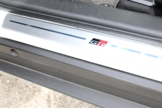 Toyota YARIS Cross 1.5 Hybrid 130 GR SPORT / ADAPT CRUISE / 360 CAMERA / PANO DAK / JBL SOUND / BI-TONE