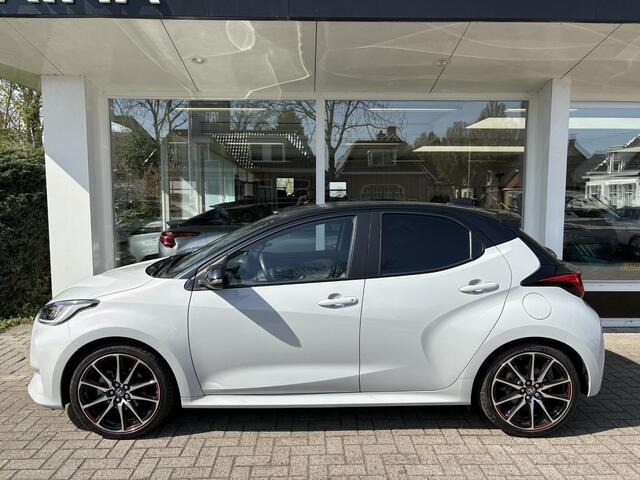 Toyota YARIS 1.5 Hybrid GR Sport | Head-Up Display | Keyless | Achteruitrijcamera | Navigatie | Two Tone | Stoelverwarming