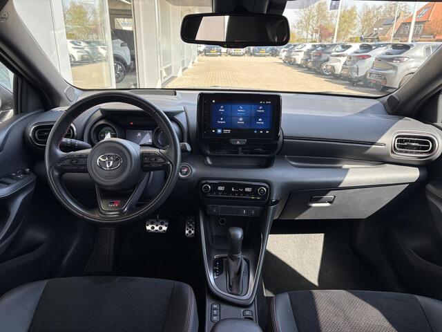 Toyota YARIS 1.5 Hybrid GR Sport | Head-Up Display | Keyless | Achteruitrijcamera | Navigatie | Two Tone | Stoelverwarming