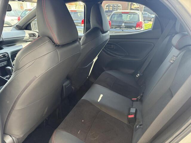 Toyota YARIS 1.5 Hybrid GR Sport | Head-Up Display | Keyless | Achteruitrijcamera | Navigatie | Two Tone | Stoelverwarming