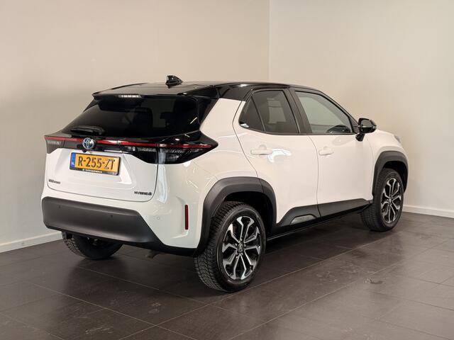 Toyota YARIS Cross 1.5 Hybrid Business Plus | Stoelverwarming | Parkeersensoren voor en achter | Ruben t/m 16-4