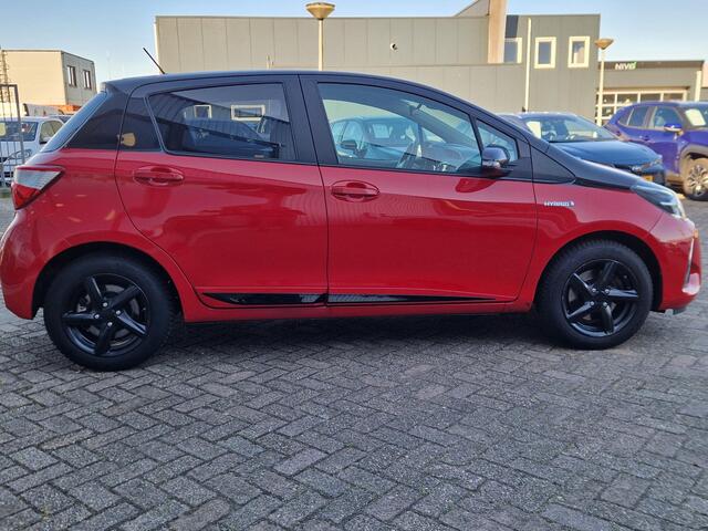 Toyota YARIS 1.5 Hybrid Dynamic Red