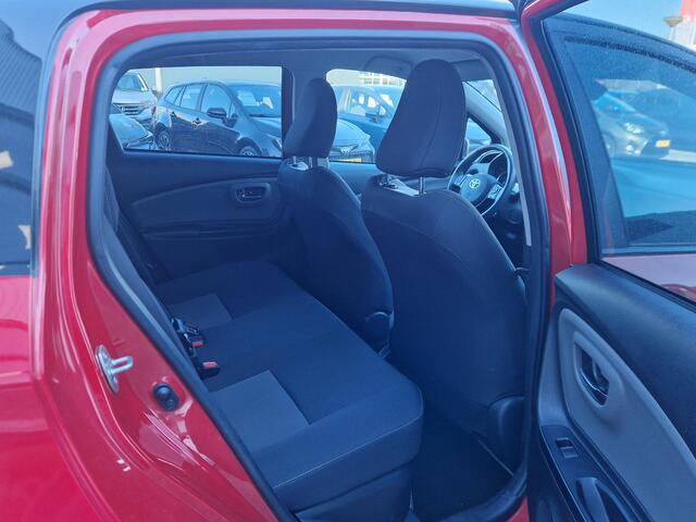 Toyota YARIS 1.5 Hybrid Dynamic Red