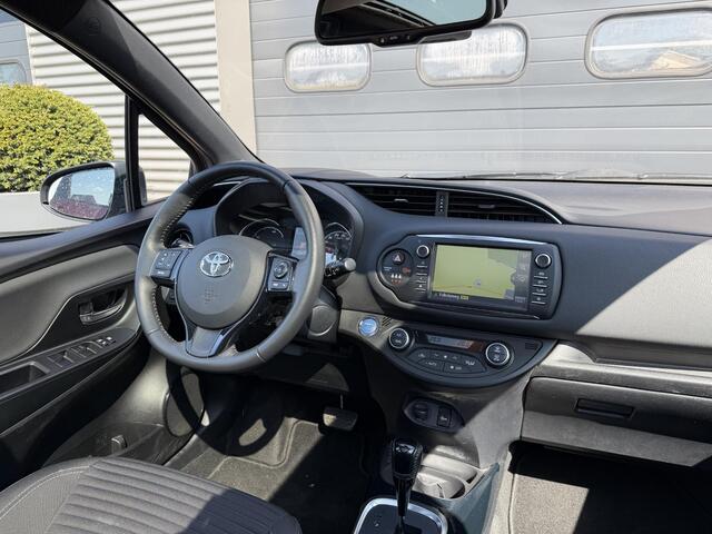 Toyota YARIS 1.5 Hybrid Bi-Tone Plus | Panoramadak | Navigatie | Camera | Climate Control |