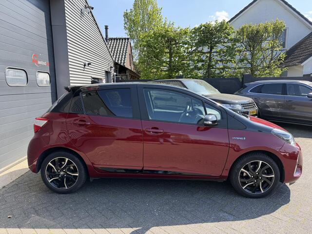 Toyota YARIS 1.5 Hybrid Bi-Tone Plus | Panoramadak | Navigatie | Camera | Climate Control |