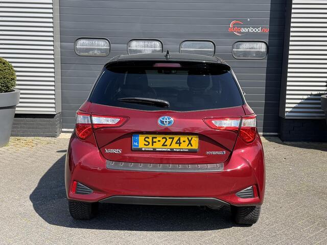 Toyota YARIS 1.5 Hybrid Bi-Tone Plus | Panoramadak | Navigatie | Camera | Climate Control |