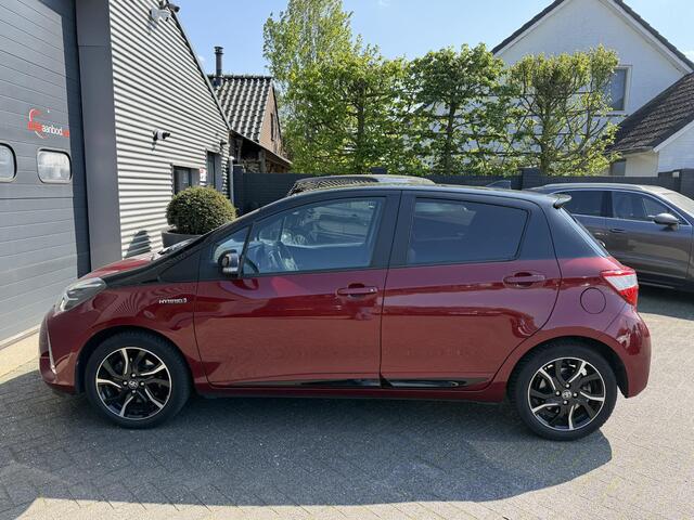 Toyota YARIS 1.5 Hybrid Bi-Tone Plus | Panoramadak | Navigatie | Camera | Climate Control |