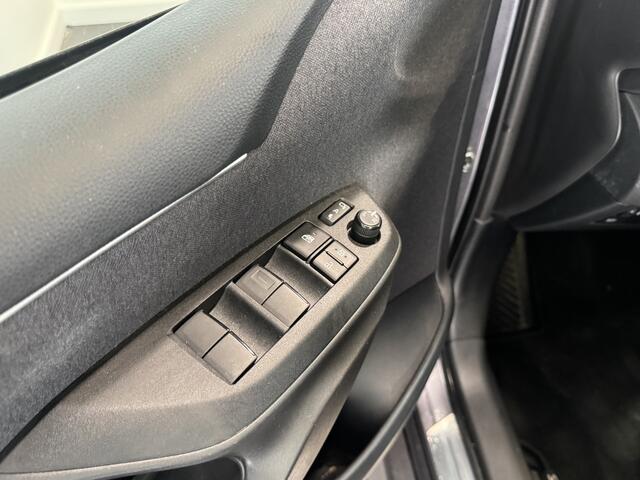Toyota YARIS 1.5 Hybrid 115 Dynamic | Navigatie | Parkeersensoren | Stoelverwarming |