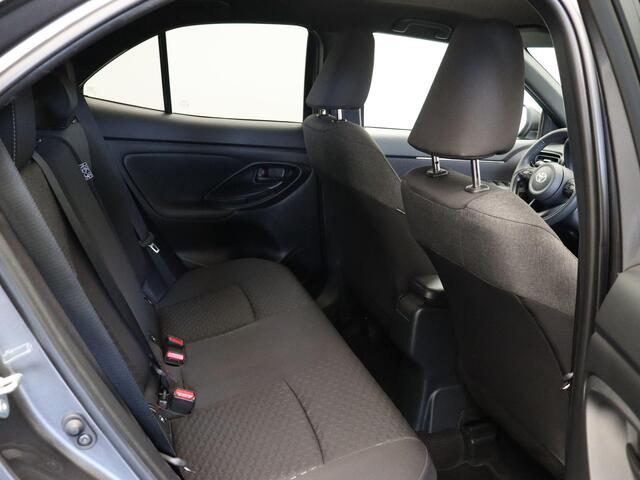 Toyota YARIS Cross 1.5 Hybrid 115 Dynamic | Stoel- en stuurwielverwarming | Voorruitverwarming | LMV | Achteruitrijcamera |