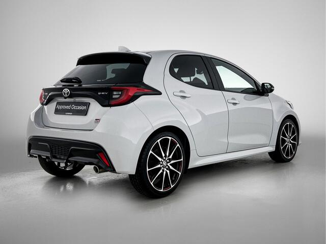 Toyota YARIS 1.5 Hybrid 130 GR SPORT | BTW Voertuig | Sportief uitgevoerd | Stoelverwarming+stuurverwarming |
